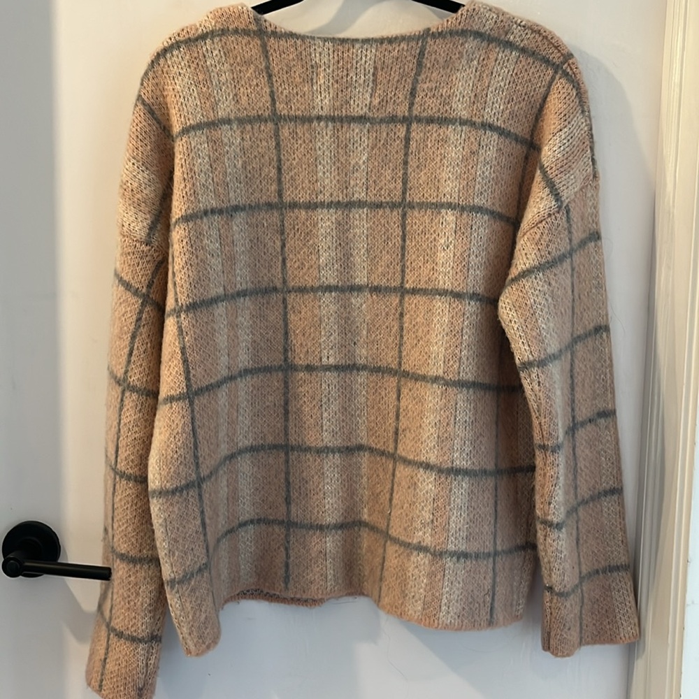 J.O.A. Pink and Gray Crew Neck Sweater - Picture 4 of 5